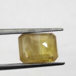 5.46 ct / 6.06 Ratti Pukhraj  | Yellow Sapphire with Certificate (Emerald Cut) - Image 2