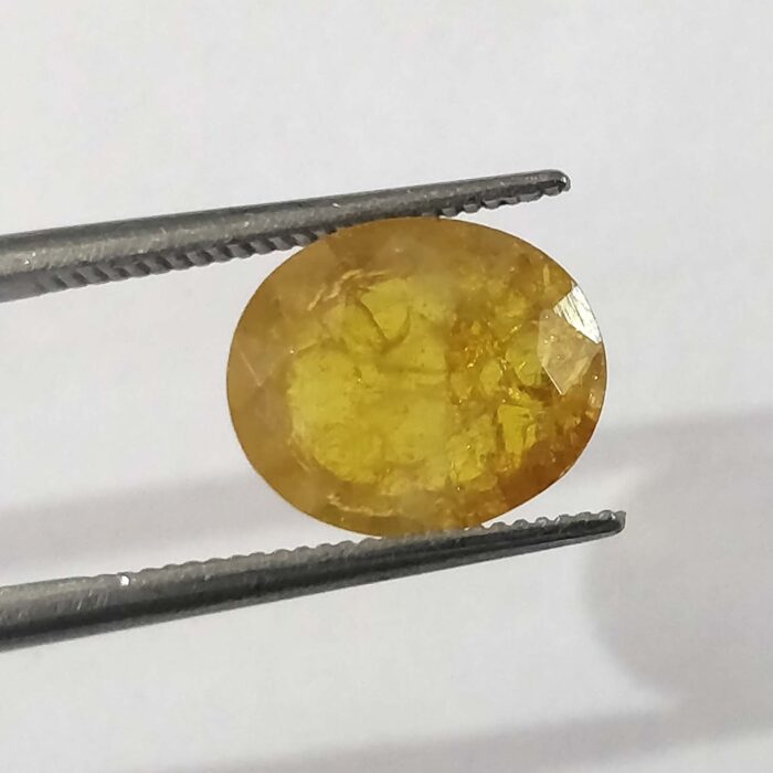 4.19 ct / 4.65 Ratti Pukhraj  | Yellow Sapphire with Certificate Oval Cut - Image 1