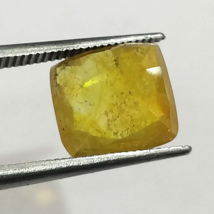 4.42 ct / 4.91 Ratti Pukhraj  | Yellow Sapphire with Certificate (Cushion Cut) - Image 2