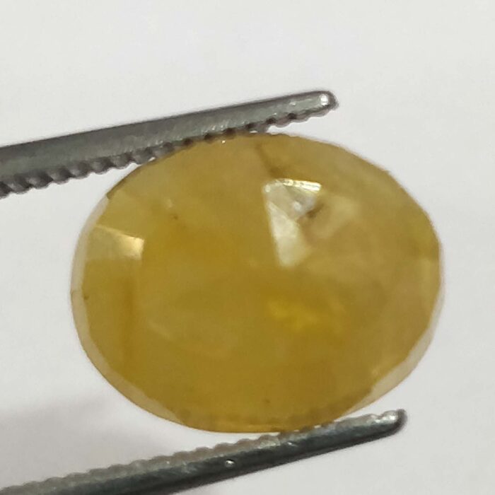 5.63 ct / 6.25 Ratti Pukhraj  | Yellow Sapphire with Certificate  Oval Cut - Image 2