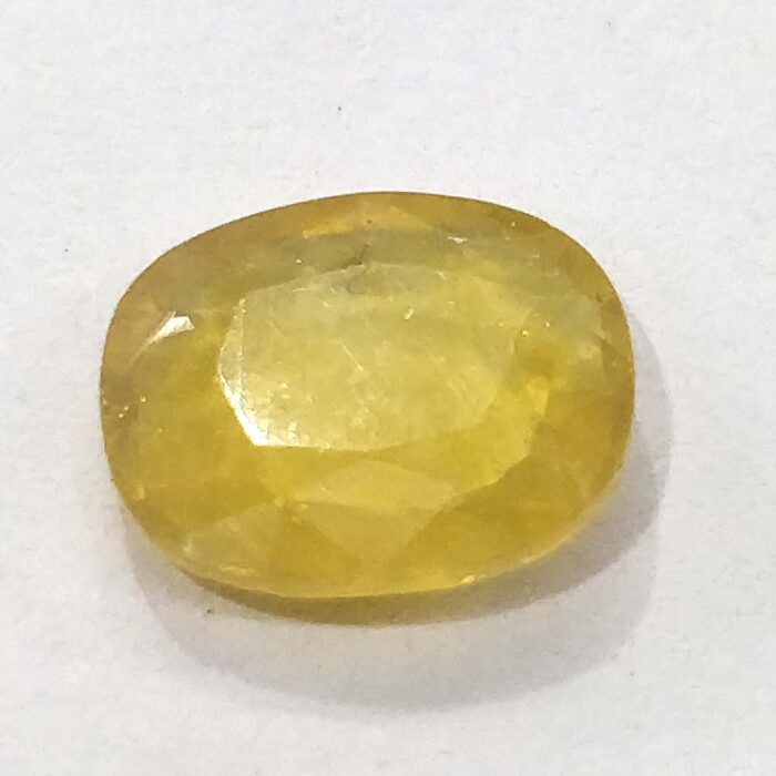 3.77 ct / 4.18 Ratti Pukhraj  | Yellow Sapphire with Certificate Oval Cut - Image 1