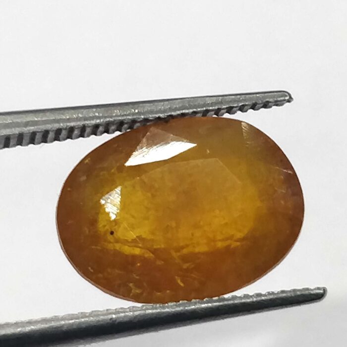 5.58 ct / 6.19 Ratti Pukhraj  | Yellow Sapphire with Certificate Oval Cut - Image 2