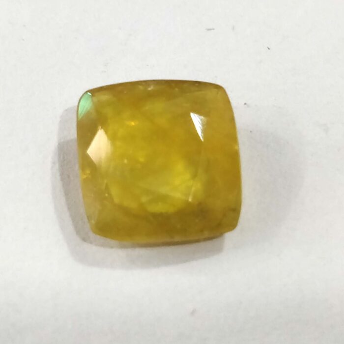 4.42 ct / 4.91 Ratti Pukhraj  | Yellow Sapphire with Certificate (Cushion Cut) - Image 4