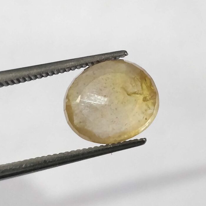 4.12 ct / 4.57 Ratti Pukhraj  | Yellow Sapphire with Certificate Oval Cut - Image 2