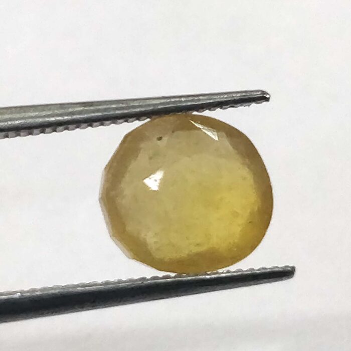 3.78 ct / 4.25 Ratti Pukhraj  | Yellow Sapphire with Certificate Oval Cut - Image 4