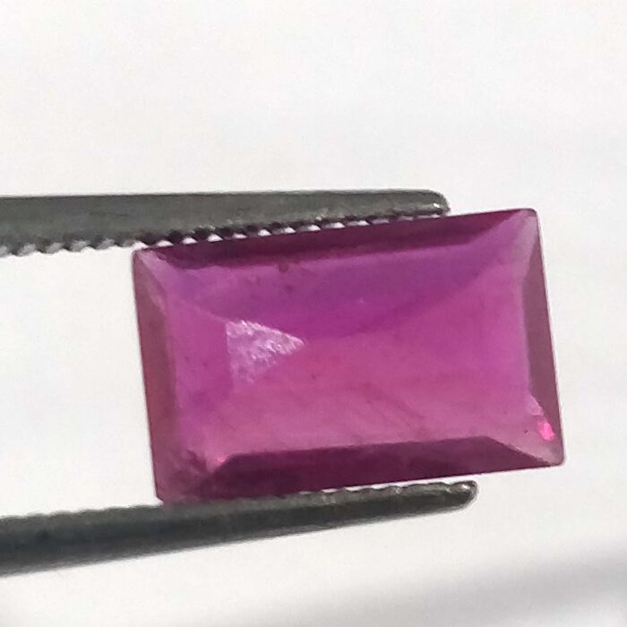 2.56 ct / 2.84 Ratti Manak  | Natural Ruby with Certificate Emerald Cut - Image 2
