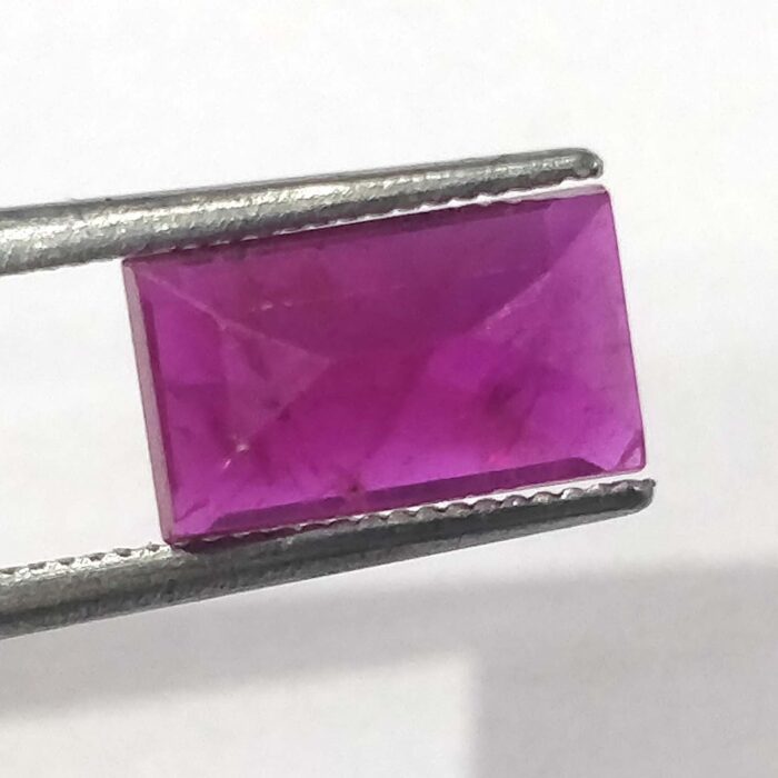 3.16 ct / 3.50 Ratti Manak  | Natural Ruby with Certificate Emerald Cut - Image 2