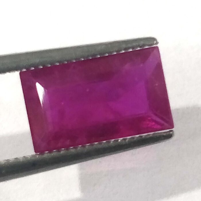 3.16 ct / 3.50 Ratti Manak  | Natural Ruby with Certificate Emerald Cut - Image 1