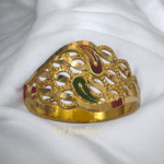 22K gold ring with intricate cutwork design featuring red & green enamel paisley patterns-Sai Jewellers