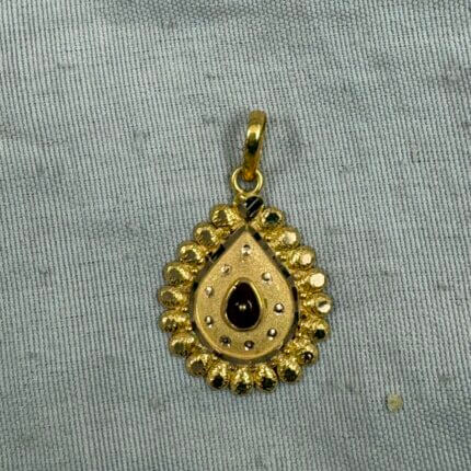 GOLD BK PENDANT