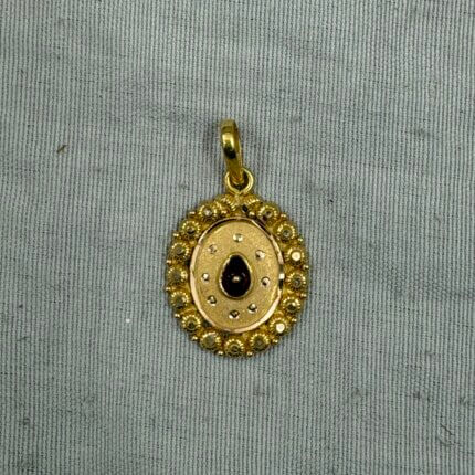 gold light weight bk pendant
