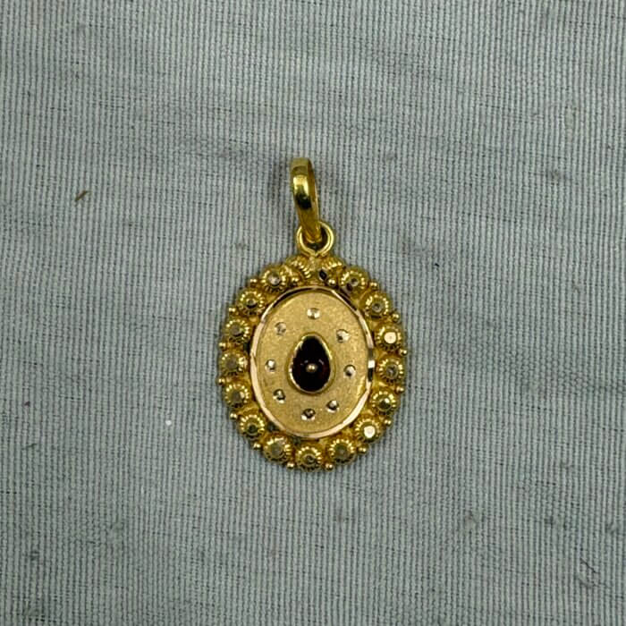 gold light weight bk pendant