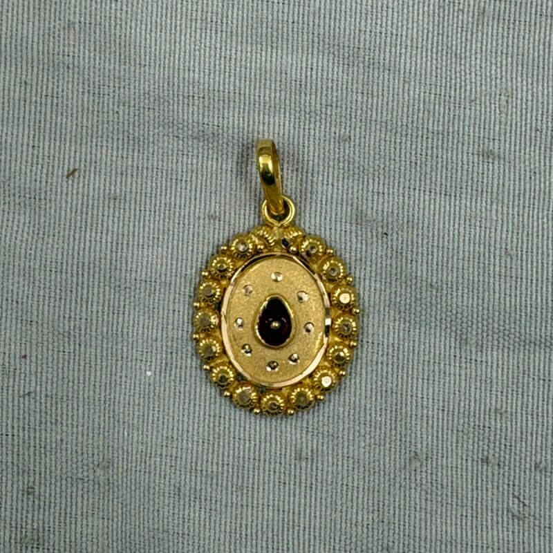 gold light weight bk pendant